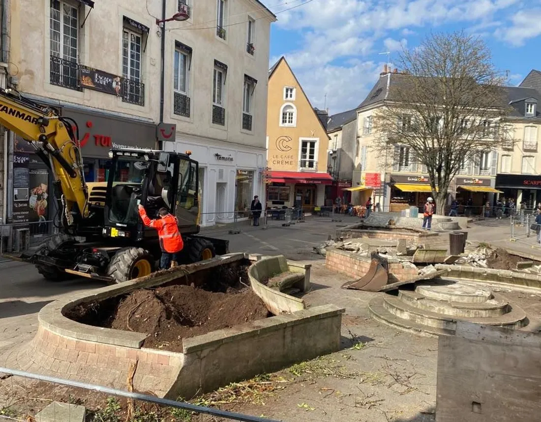 Au Mans, place de la Sirène